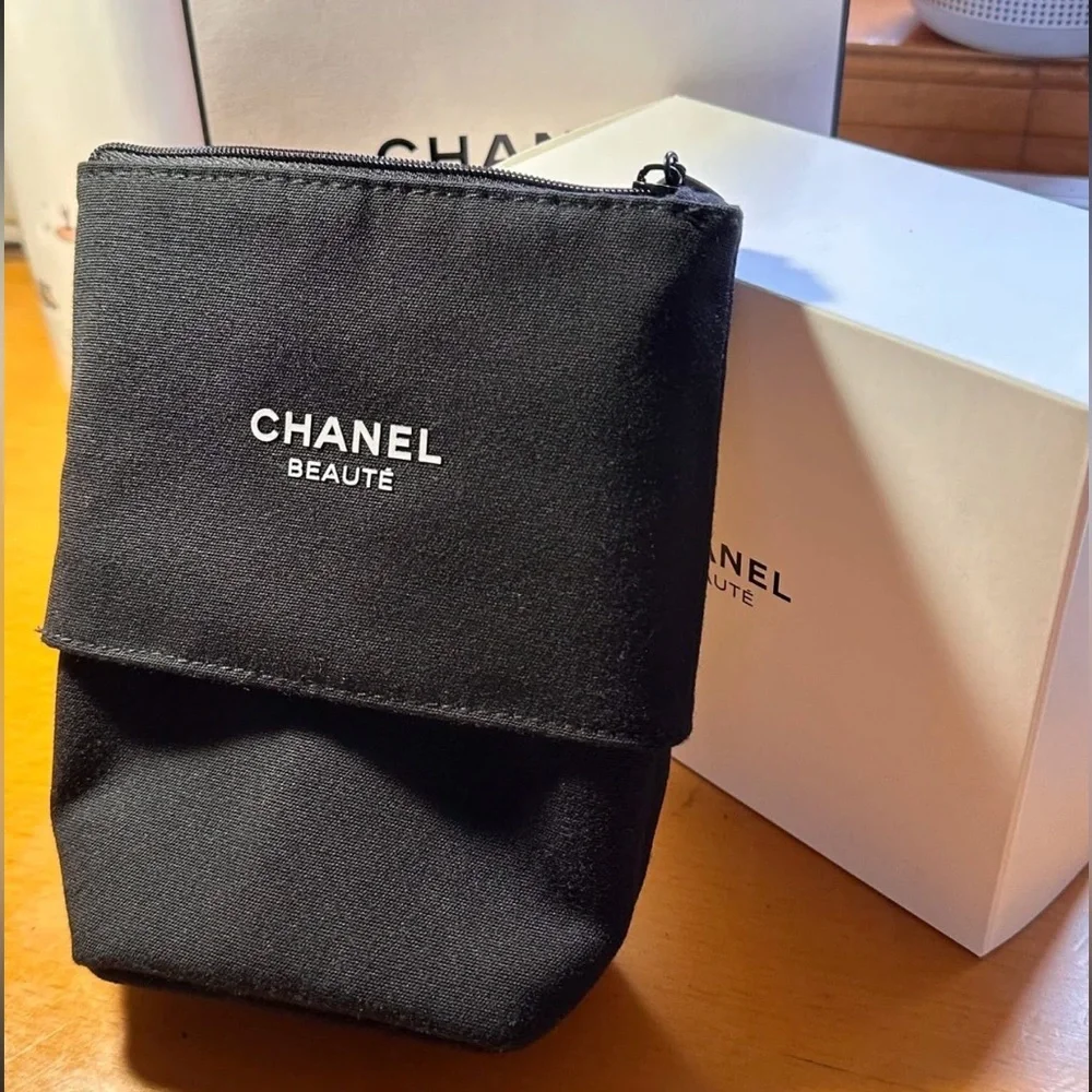 CHANEL Beauté Black Zip Cosmetic Pouch